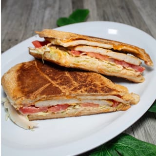 Chicken Sandwich / Sándwich de Pollo